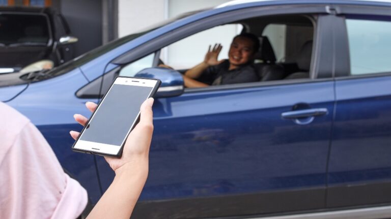 uber driver meeting customer